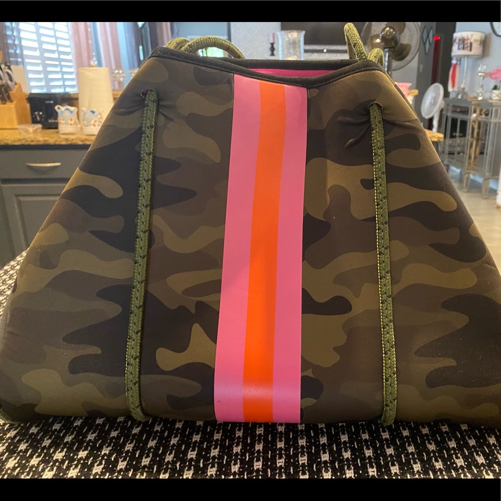 Haute shore camo bag